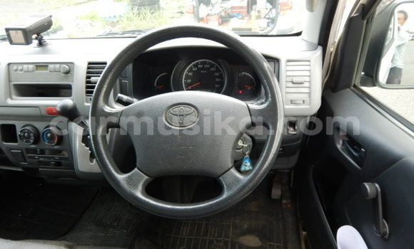 Tenga Imported Toyota Hiace Chena Mota in Beitbridge in Matabeleland South Tenga Imported Toyota Hiace Chena Mota in Beitbridge in Matabeleland South