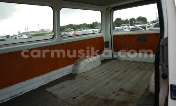 Tenga Imported Toyota Hiace Chena Mota in Beitbridge in Matabeleland South Tenga Imported Toyota Hiace Chena Mota in Beitbridge in Matabeleland South