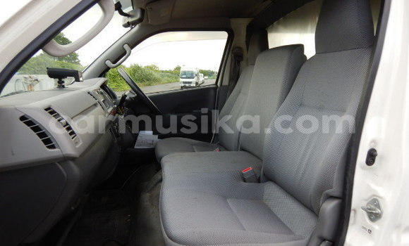 Tenga Imported Toyota Hiace Chena Mota in Beitbridge in Matabeleland South Tenga Imported Toyota Hiace Chena Mota in Beitbridge in Matabeleland South