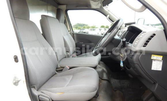 Tenga Imported Toyota Hiace Chena Mota in Beitbridge in Matabeleland South Tenga Imported Toyota Hiace Chena Mota in Beitbridge in Matabeleland South