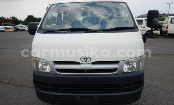 Tenga Imported Toyota Hiace Chena Mota in Beitbridge in Matabeleland South Tenga Imported Toyota Hiace Chena Mota in Beitbridge in Matabeleland South