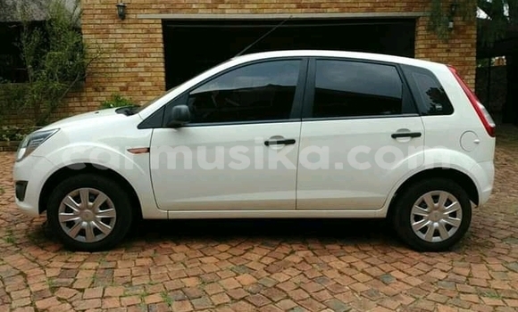 Acheter Occasion Voiture Ford Focus Blanc à Beitbridge, Matabeleland South Acheter Occasion Voiture Ford Focus Blanc à Beitbridge, Matabeleland South