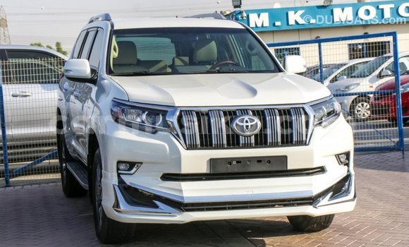 Acheter Import Voiture Toyota Prado Blanc à Import - Dubai, Harare Acheter Import Voiture Toyota Prado Blanc à Import - Dubai, Harare
