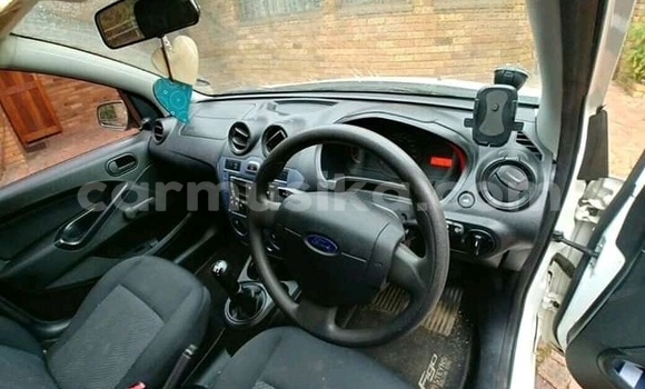 Acheter Occasion Voiture Ford Focus Blanc à Beitbridge, Matabeleland South Acheter Occasion Voiture Ford Focus Blanc à Beitbridge, Matabeleland South