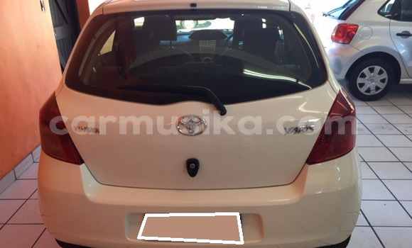 Buy Used Toyota Yaris White Car in Beitbridge in Matabeleland South Buy Used Toyota Yaris White Car in Beitbridge in Matabeleland South