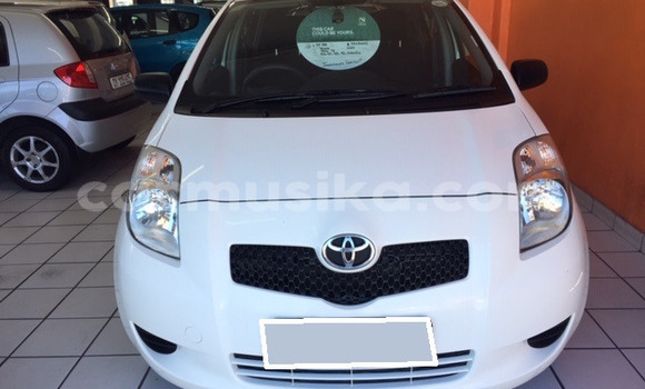 Buy Used Toyota Yaris White Car in Beitbridge in Matabeleland South Buy Used Toyota Yaris White Car in Beitbridge in Matabeleland South