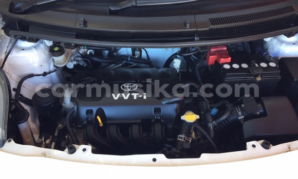 Buy Used Toyota Yaris White Car in Beitbridge in Matabeleland South Buy Used Toyota Yaris White Car in Beitbridge in Matabeleland South