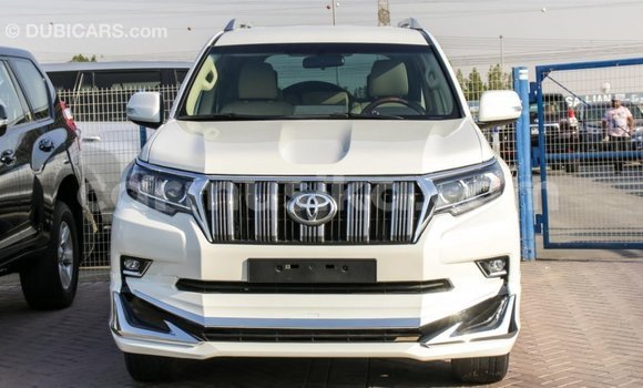 Acheter Import Voiture Toyota Prado Blanc à Import - Dubai, Harare Acheter Import Voiture Toyota Prado Blanc à Import - Dubai, Harare