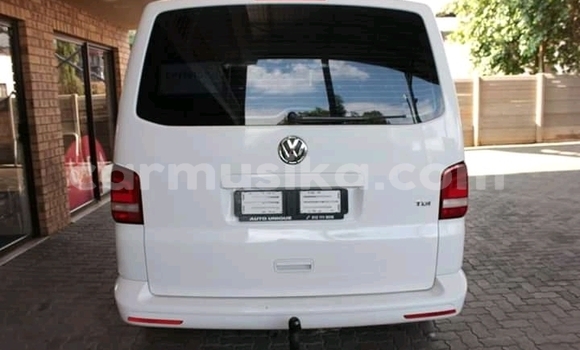 Buy Used Volkswagen Quantum White Car in Beitbridge in Matabeleland South