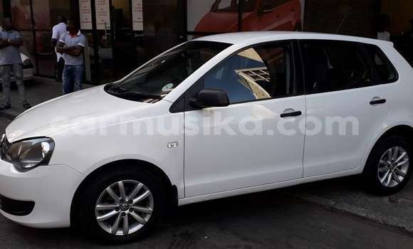 Buy Used Volkswagen Polo White Car in Beitbridge in Matabeleland South