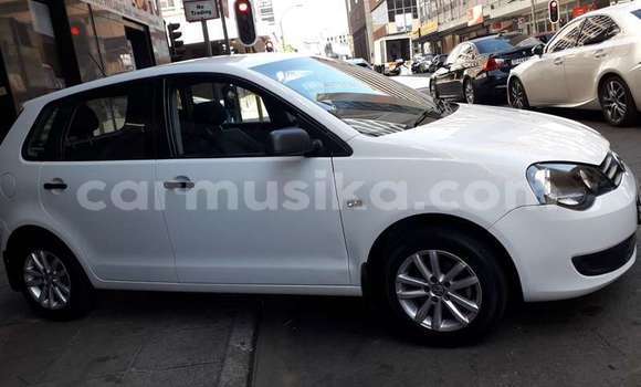 Acheter Occasion Voiture Volkswagen Polo Blanc à Beitbridge, Matabeleland South Acheter Occasion Voiture Volkswagen Polo Blanc à Beitbridge, Matabeleland South