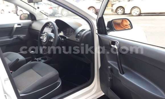 Acheter Occasion Voiture Volkswagen Polo Blanc à Beitbridge, Matabeleland South Acheter Occasion Voiture Volkswagen Polo Blanc à Beitbridge, Matabeleland South