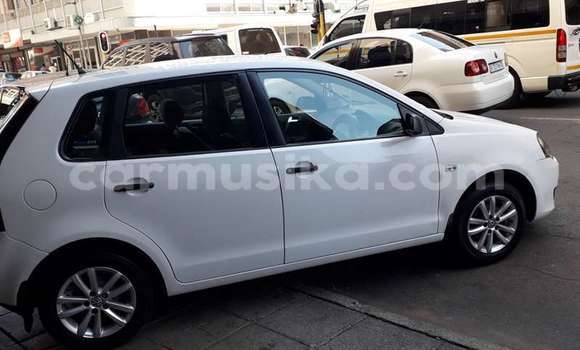 Acheter Occasion Voiture Volkswagen Polo Blanc à Beitbridge, Matabeleland South Acheter Occasion Voiture Volkswagen Polo Blanc à Beitbridge, Matabeleland South