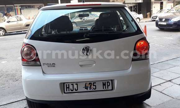 Acheter Occasion Voiture Volkswagen Polo Blanc à Beitbridge, Matabeleland South Acheter Occasion Voiture Volkswagen Polo Blanc à Beitbridge, Matabeleland South