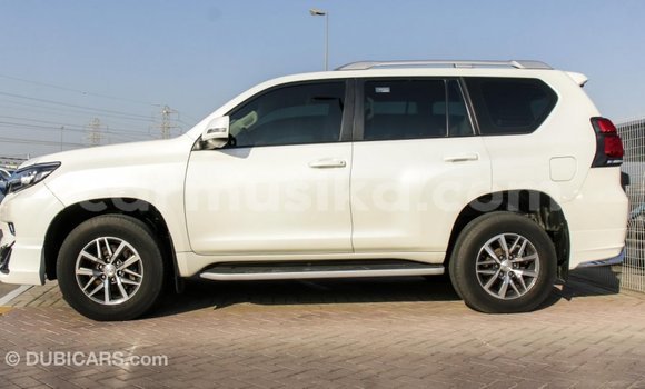 Acheter Import Voiture Toyota Prado Blanc à Import - Dubai, Harare Acheter Import Voiture Toyota Prado Blanc à Import - Dubai, Harare