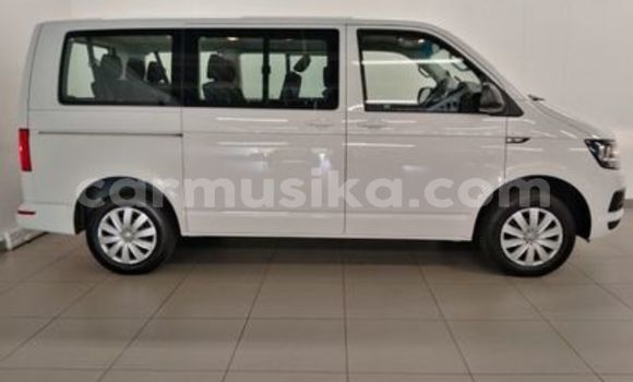 Acheter Occasion Voiture Volkswagen Karmann-Ghia Blanc à Beitbridge, Matabeleland South Acheter Occasion Voiture Volkswagen Karmann-Ghia Blanc à Beitbridge, Matabeleland South