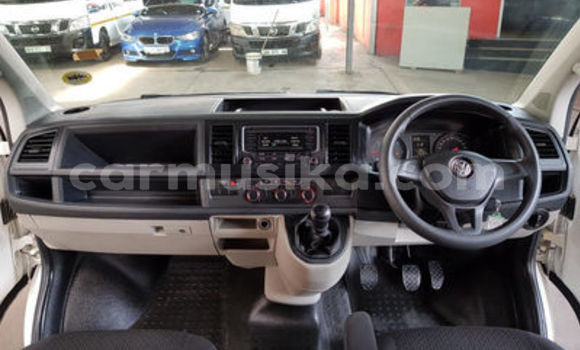 Acheter Occasion Voiture Volkswagen Karmann-Ghia Blanc à Beitbridge, Matabeleland South Acheter Occasion Voiture Volkswagen Karmann-Ghia Blanc à Beitbridge, Matabeleland South