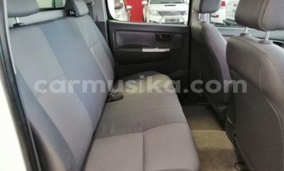 Nunua Ilio tumika Toyota Hilux Nyeupe Gari ndani ya Beitbridge nchini Matabeleland Kusini Nunua Ilio tumika Toyota Hilux Nyeupe Gari ndani ya Beitbridge nchini Matabeleland Kusini