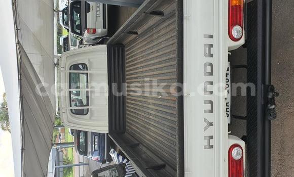 Tenga Tsaru Hyundai Cargo Chena Mota in Beitbridge in Matabeleland South Tenga Tsaru Hyundai Cargo Chena Mota in Beitbridge in Matabeleland South