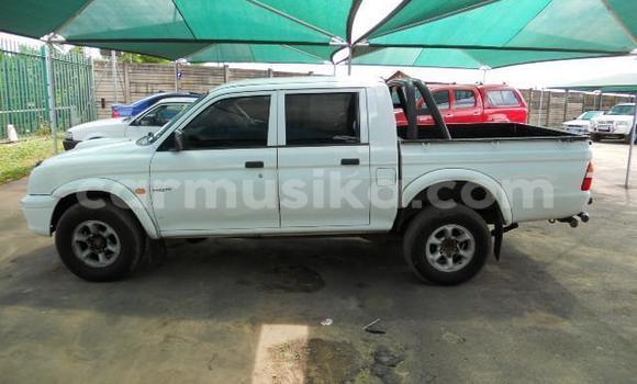 Nunua Ilio tumika Mitsubishi Colt Nyeupe Gari ndani ya Beitbridge nchini Matabeleland Kusini Nunua Ilio tumika Mitsubishi Colt Nyeupe Gari ndani ya Beitbridge nchini Matabeleland Kusini