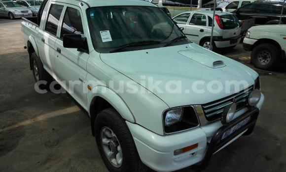 Nunua Ilio tumika Mitsubishi Colt Nyeupe Gari ndani ya Beitbridge nchini Matabeleland Kusini Nunua Ilio tumika Mitsubishi Colt Nyeupe Gari ndani ya Beitbridge nchini Matabeleland Kusini