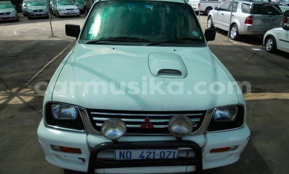 Nunua Ilio tumika Mitsubishi Colt Nyeupe Gari ndani ya Beitbridge nchini Matabeleland Kusini Nunua Ilio tumika Mitsubishi Colt Nyeupe Gari ndani ya Beitbridge nchini Matabeleland Kusini