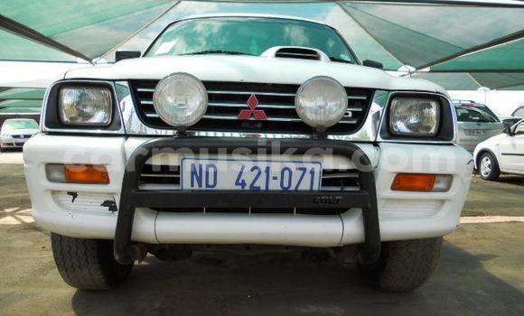 Nunua Ilio tumika Mitsubishi Colt Nyeupe Gari ndani ya Beitbridge nchini Matabeleland Kusini Nunua Ilio tumika Mitsubishi Colt Nyeupe Gari ndani ya Beitbridge nchini Matabeleland Kusini