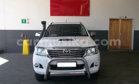 Tenga Tsaru Toyota Hilux Chena Mota in Beitbridge in Matabeleland South Tenga Tsaru Toyota Hilux Chena Mota in Beitbridge in Matabeleland South
