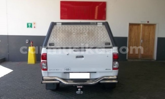 Tenga Tsaru Toyota Hilux Chena Mota in Beitbridge in Matabeleland South Tenga Tsaru Toyota Hilux Chena Mota in Beitbridge in Matabeleland South