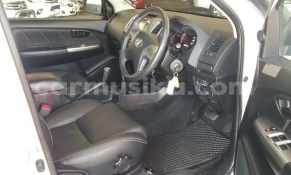 Tenga Tsaru Toyota Hilux Chena Mota in Beitbridge in Matabeleland South Tenga Tsaru Toyota Hilux Chena Mota in Beitbridge in Matabeleland South