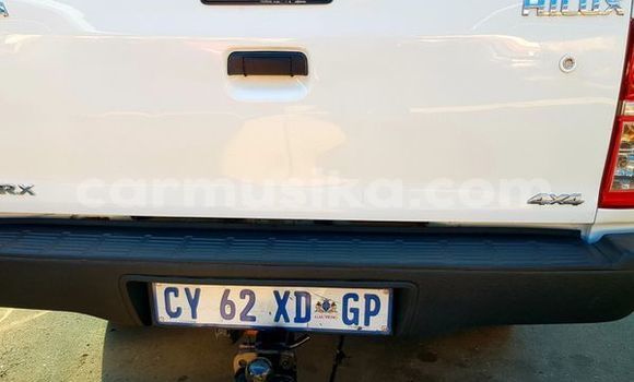 Tenga Tsaru Toyota Hilux Chena Mota in Harare in Harare Tenga Tsaru Toyota Hilux Chena Mota in Harare in Harare