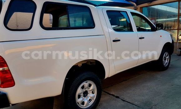 Tenga Tsaru Toyota Hilux Chena Mota in Harare in Harare Tenga Tsaru Toyota Hilux Chena Mota in Harare in Harare