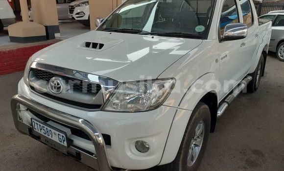 Medium with watermark toyota hilux harare harare 14986