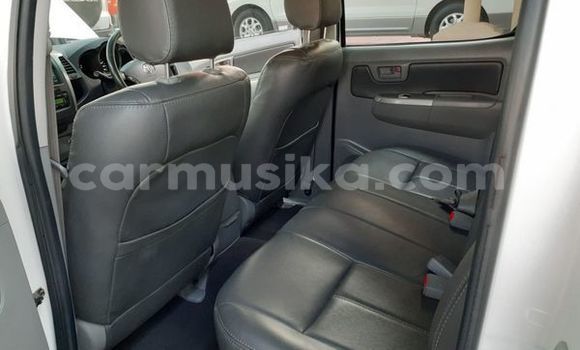 Tenga Tsaru Toyota Hilux Chena Mota in Harare in Harare Tenga Tsaru Toyota Hilux Chena Mota in Harare in Harare