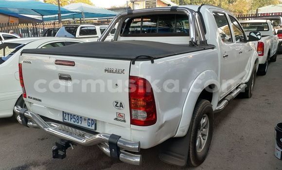 Tenga Tsaru Toyota Hilux Chena Mota in Harare in Harare Tenga Tsaru Toyota Hilux Chena Mota in Harare in Harare