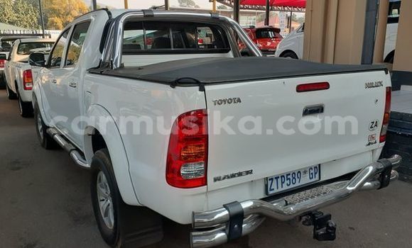 Tenga Tsaru Toyota Hilux Chena Mota in Harare in Harare Tenga Tsaru Toyota Hilux Chena Mota in Harare in Harare