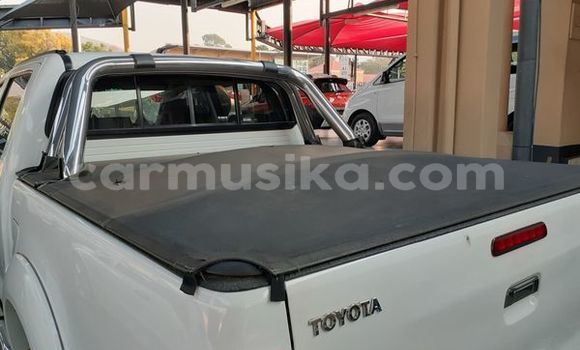 Tenga Tsaru Toyota Hilux Chena Mota in Harare in Harare Tenga Tsaru Toyota Hilux Chena Mota in Harare in Harare
