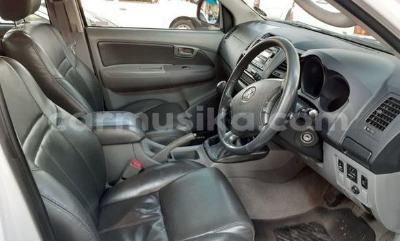 Tenga Tsaru Toyota Hilux Chena Mota in Harare in Harare Tenga Tsaru Toyota Hilux Chena Mota in Harare in Harare