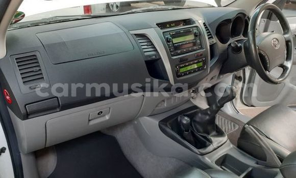 Tenga Tsaru Toyota Hilux Chena Mota in Harare in Harare Tenga Tsaru Toyota Hilux Chena Mota in Harare in Harare