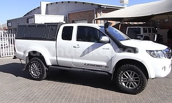 Buy Used Toyota Hilux White Car in Beitbridge in Matabeleland South Buy Used Toyota Hilux White Car in Beitbridge in Matabeleland South