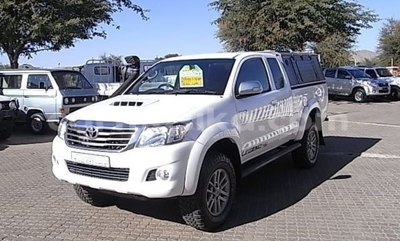Buy Used Toyota Hilux White Car in Beitbridge in Matabeleland South Buy Used Toyota Hilux White Car in Beitbridge in Matabeleland South