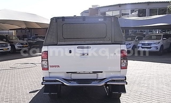Buy Used Toyota Hilux White Car in Beitbridge in Matabeleland South Buy Used Toyota Hilux White Car in Beitbridge in Matabeleland South