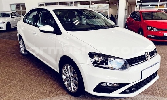 Nunua Ilio tumika Volkswagen Polo Nyeupe Gari ndani ya Beitbridge nchini Matabeleland Kusini