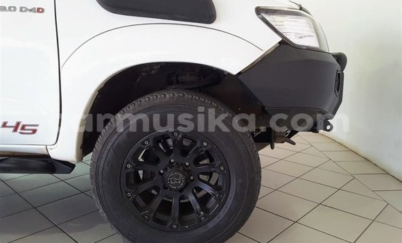 Nunua Ilio tumika Toyota Hilux Nyeupe Gari ndani ya Beitbridge nchini Matabeleland Kusini Nunua Ilio tumika Toyota Hilux Nyeupe Gari ndani ya Beitbridge nchini Matabeleland Kusini