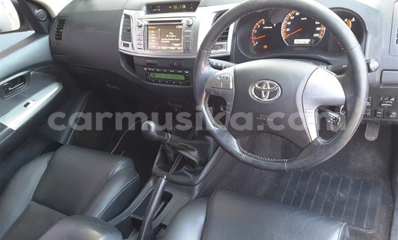 Nunua Ilio tumika Toyota Hilux Nyeupe Gari ndani ya Beitbridge nchini Matabeleland Kusini Nunua Ilio tumika Toyota Hilux Nyeupe Gari ndani ya Beitbridge nchini Matabeleland Kusini