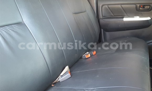 Nunua Ilio tumika Toyota Hilux Nyeupe Gari ndani ya Beitbridge nchini Matabeleland Kusini Nunua Ilio tumika Toyota Hilux Nyeupe Gari ndani ya Beitbridge nchini Matabeleland Kusini