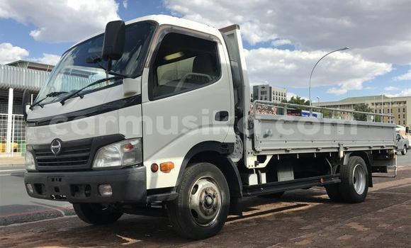 Buy Used Hino 300 Series White Truck in Beitbridge in Matabeleland South