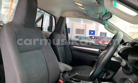 Buy Used Toyota Hilux Silver Car in Alexandra Park in Harare Buy Used Toyota Hilux Silver Car in Alexandra Park in Harare