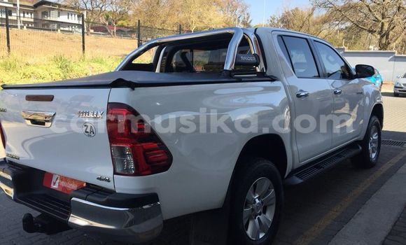 Buy Used Toyota Hilux White Car in Alexandra Park in Harare Buy Used Toyota Hilux White Car in Alexandra Park in Harare