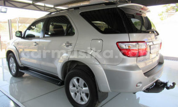Nunua Ilio tumika Toyota Fortuner Fedha Gari ndani ya Beitbridge nchini Matabeleland Kusini Nunua Ilio tumika Toyota Fortuner Fedha Gari ndani ya Beitbridge nchini Matabeleland Kusini